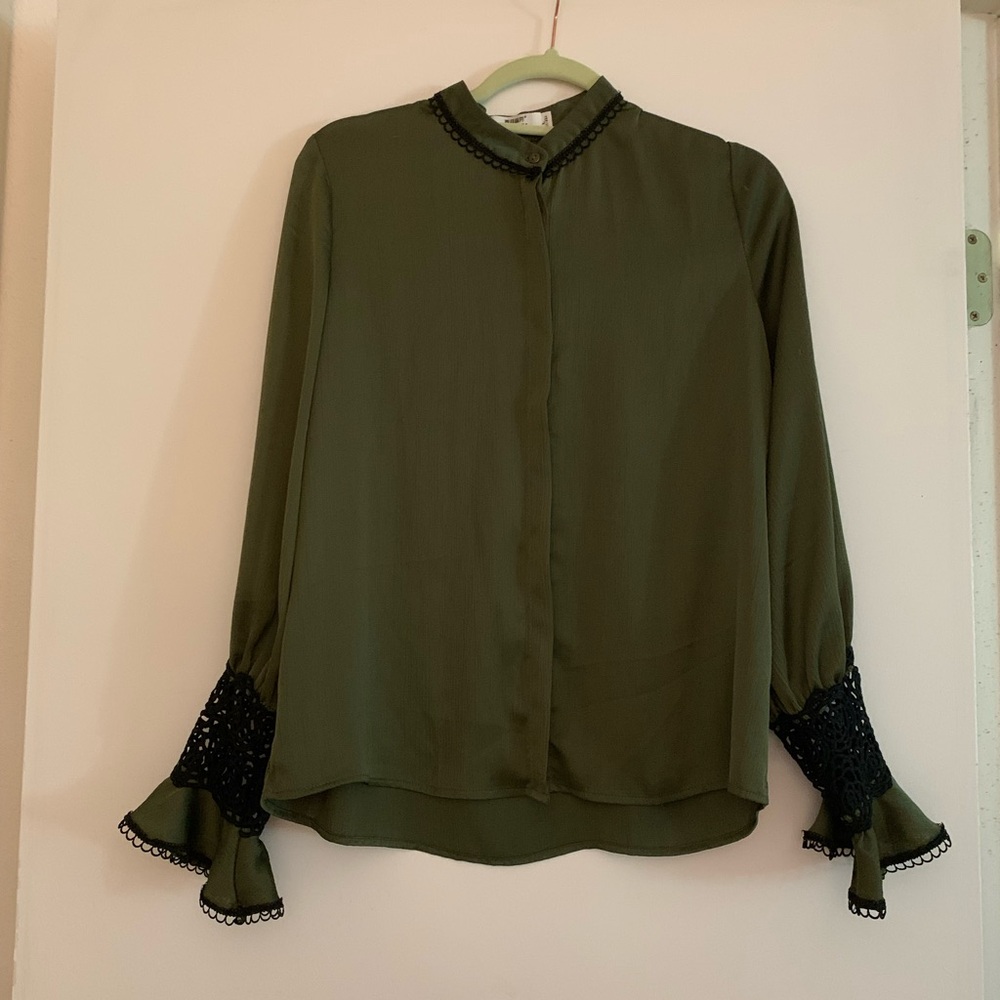 Elegant Green Blouse with Lace Cuffs